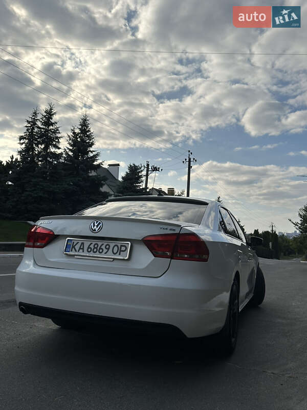 Седан Volkswagen Passat 2013 в Киеве