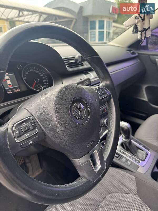 Седан Volkswagen Passat 2013 в Києві фото 5 Седан Volkswagen Passat 2013 в Києві