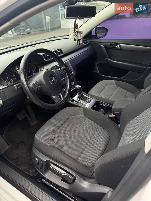 Седан Volkswagen Passat 2013 в Києві фото 10 Седан Volkswagen Passat 2013 в Києві