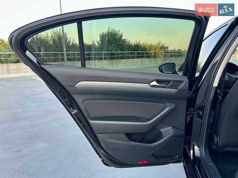 Седан Volkswagen Passat 2019 в Киеве