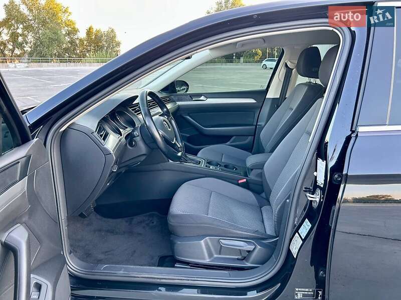 Седан Volkswagen Passat 2019 в Киеве