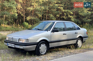 Седан Volkswagen Passat 1989 в Богодухіву
