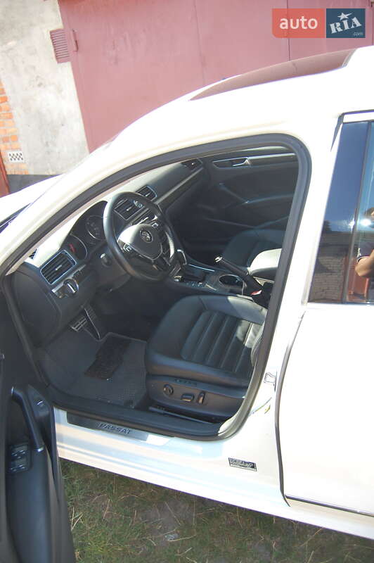 Седан Volkswagen Passat 2015 в Києві