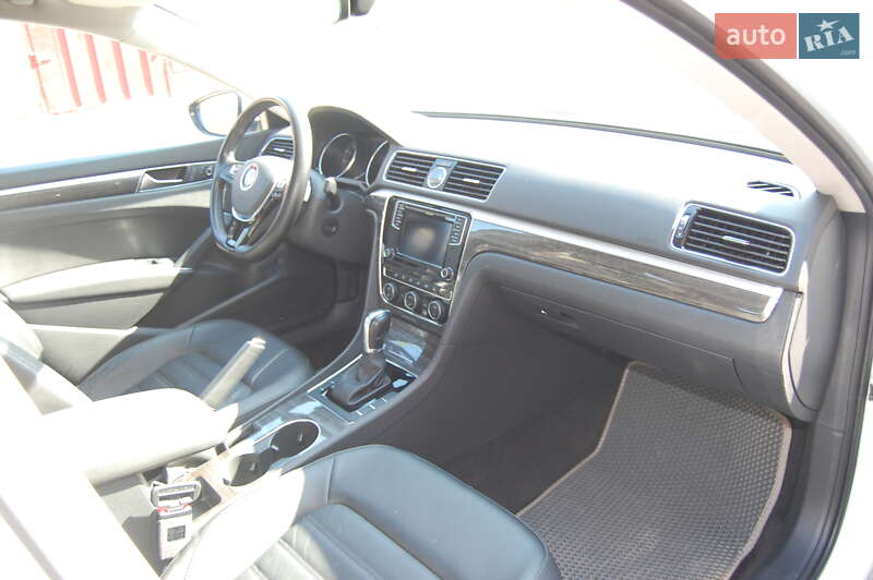 Седан Volkswagen Passat 2015 в Києві