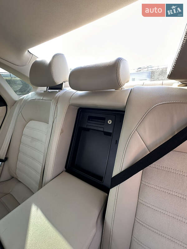 Седан Volkswagen Passat 2013 в Києві