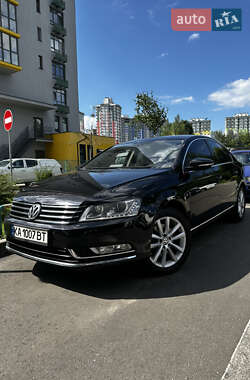 Седан Volkswagen Passat 2012 в Киеве