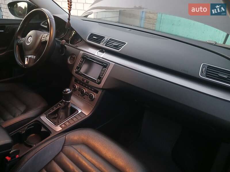 Универсал Volkswagen Passat 2014 в Киеве