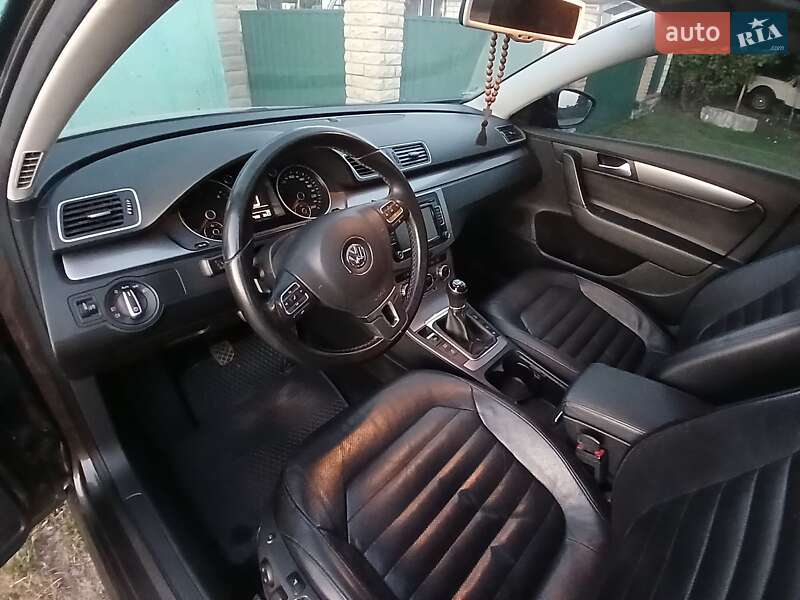 Универсал Volkswagen Passat 2014 в Киеве