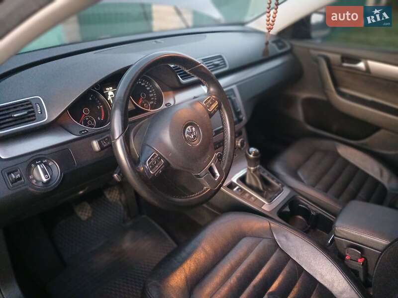 Универсал Volkswagen Passat 2014 в Киеве