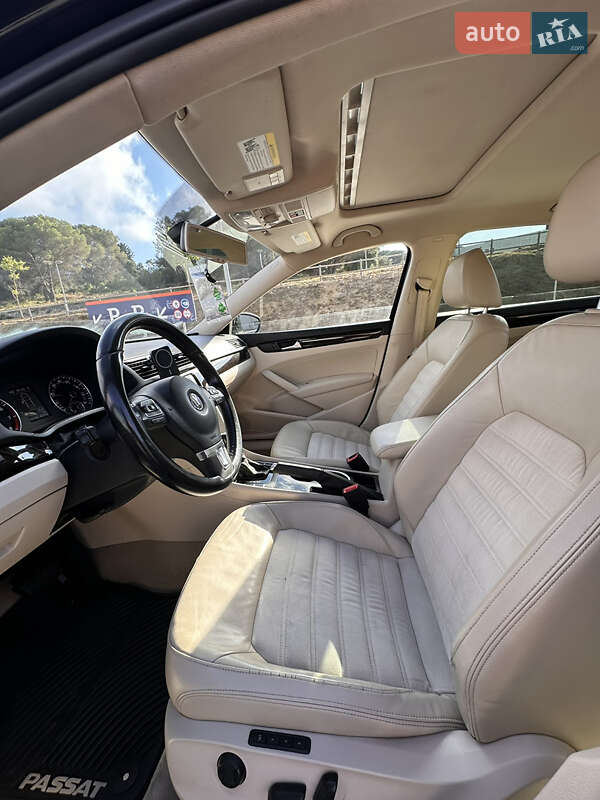 Седан Volkswagen Passat 2013 в Києві