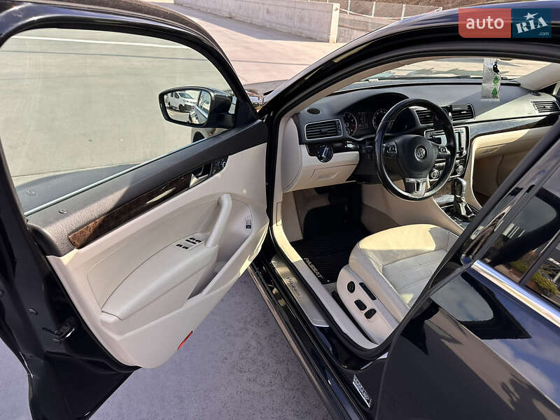 Седан Volkswagen Passat 2013 в Києві