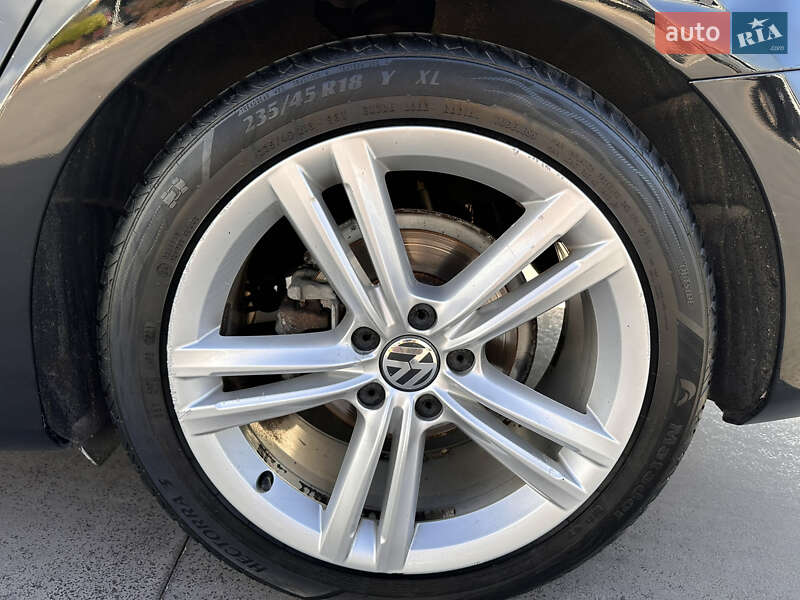Седан Volkswagen Passat 2013 в Києві
