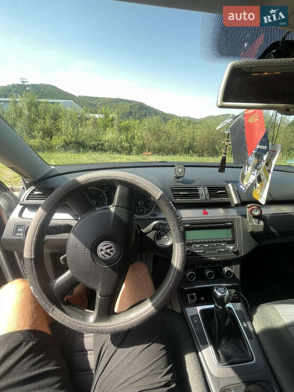 Універсал Volkswagen Passat 2010 в Долині