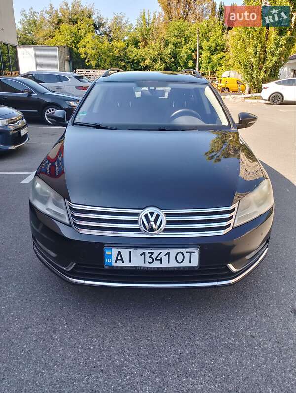 Універсал Volkswagen Passat 2011 в 