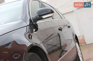 Универсал Volkswagen Passat 2010 в Бориславе