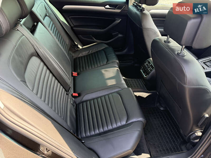 Универсал Volkswagen Passat 2017 в Львове