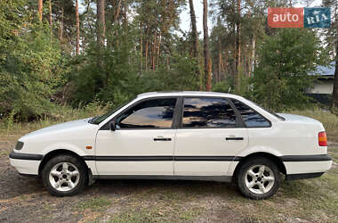 Седан Volkswagen Passat 1995 в Києві