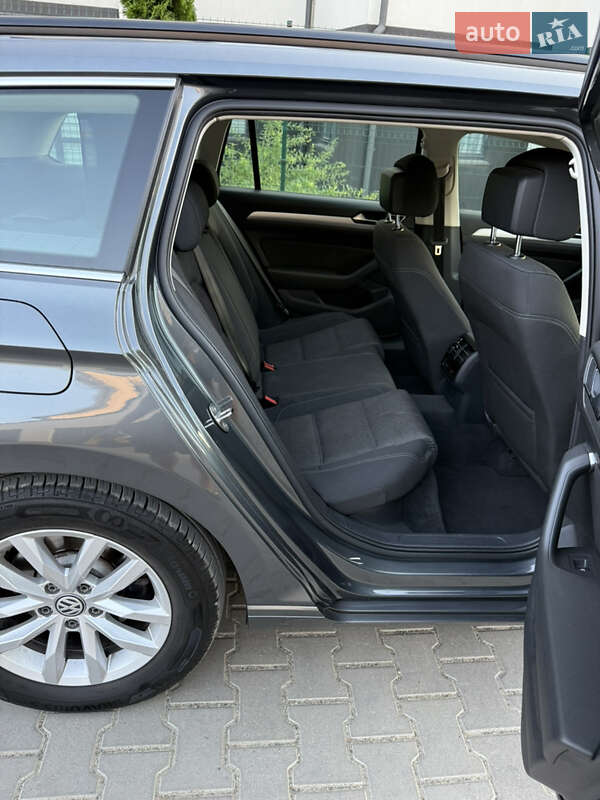 Универсал Volkswagen Passat 2015 в Черновцах
