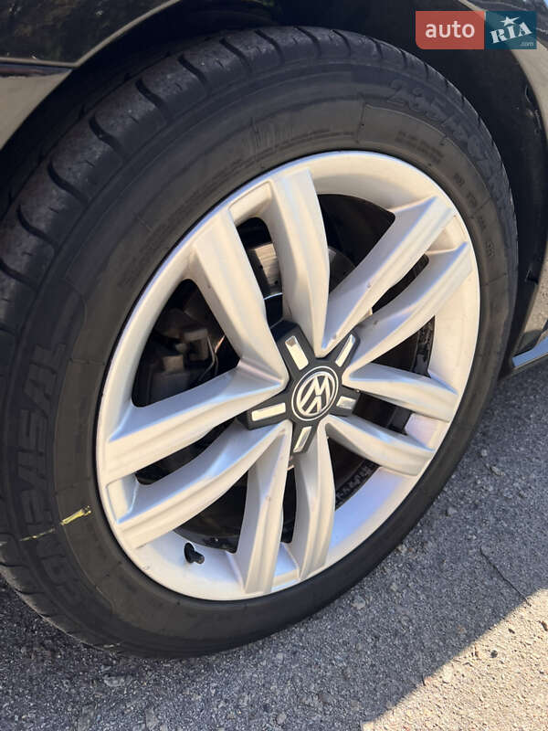 Седан Volkswagen Passat 2015 в Лозовой