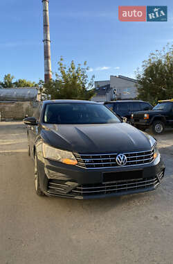 Седан Volkswagen Passat 2016 в Киеве