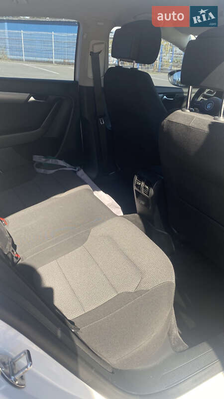 Седан Volkswagen Passat 2013 в Днепре
