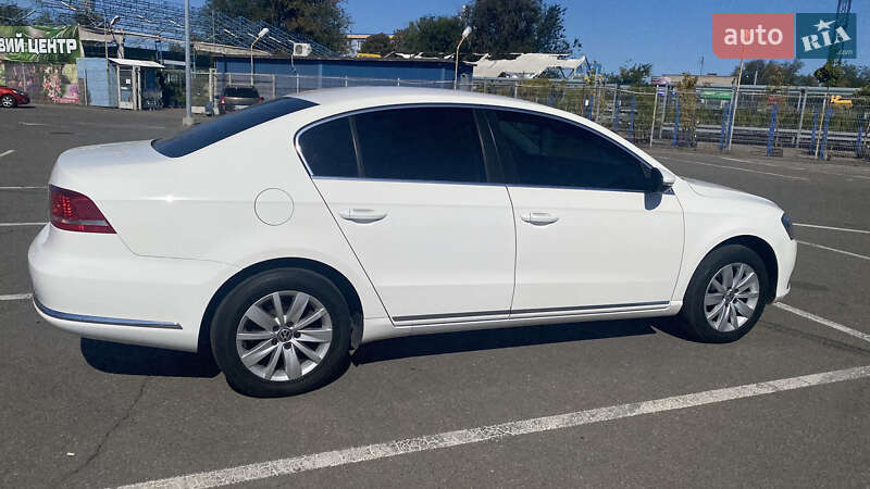 Седан Volkswagen Passat 2013 в Днепре
