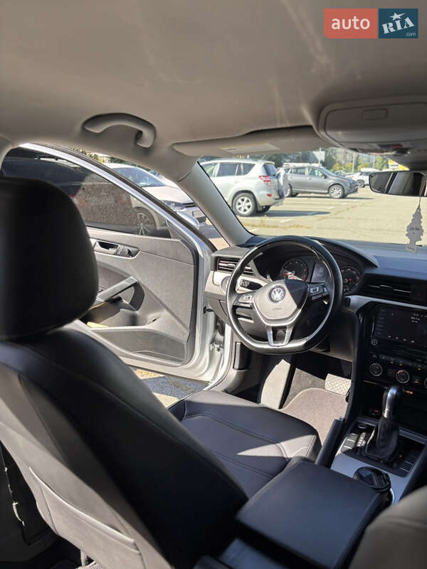 Седан Volkswagen Passat 2020 в Киеве