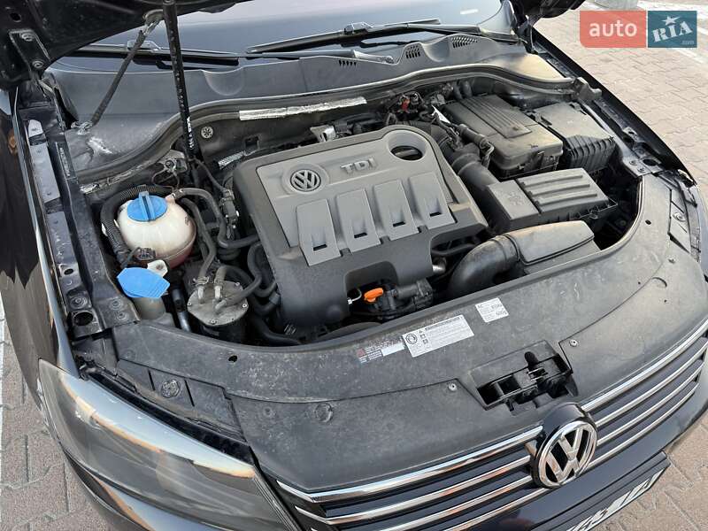 Универсал Volkswagen Passat 2011 в Житомире