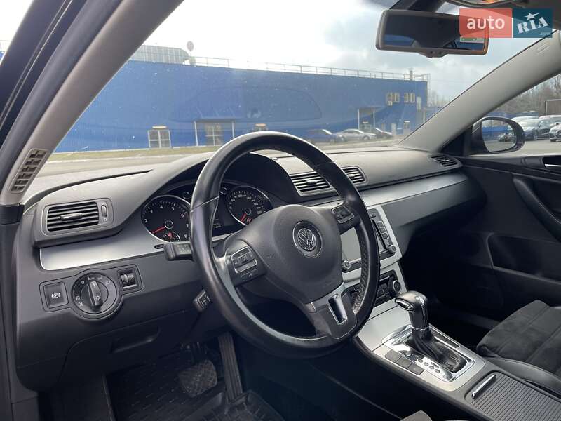 Седан Volkswagen Passat 2010 в Києві
