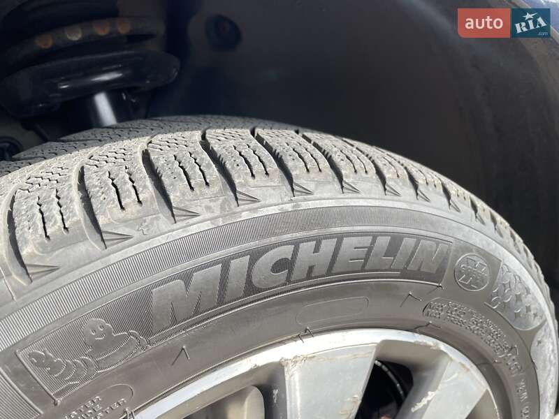 Седан Volkswagen Passat 2010 в Києві