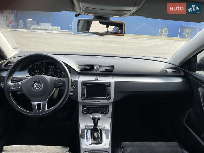 Седан Volkswagen Passat 2010 в Києві
