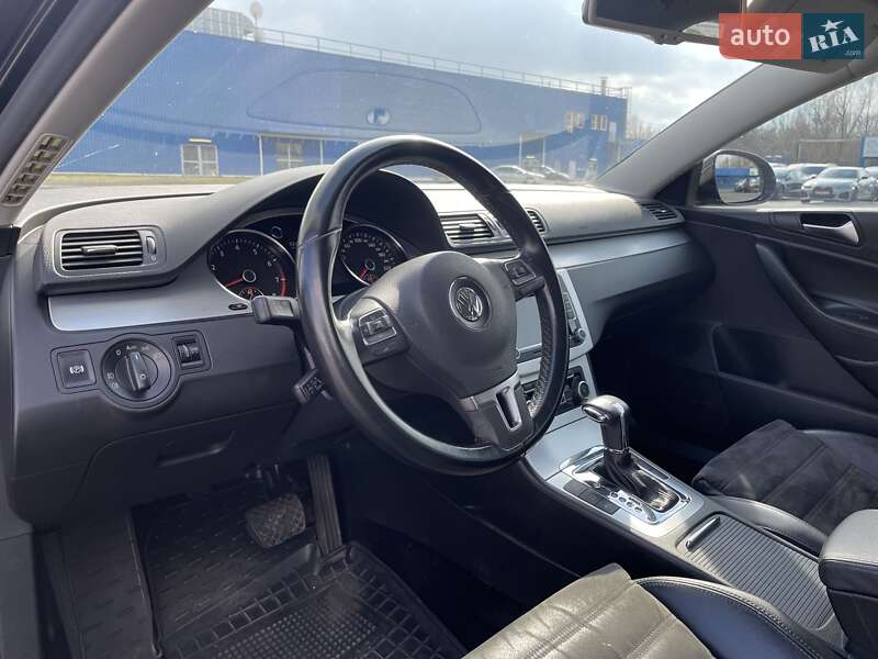 Седан Volkswagen Passat 2010 в Києві