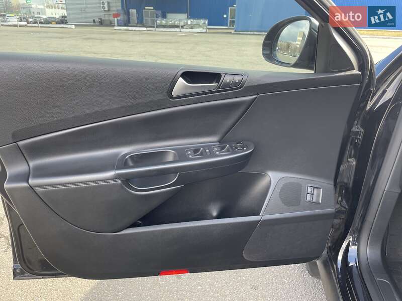 Седан Volkswagen Passat 2010 в Києві