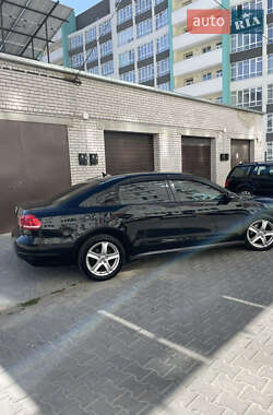 Седан Volkswagen Passat 2011 в 
