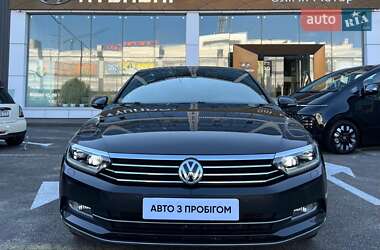 Седан Volkswagen Passat 2018 в Києві