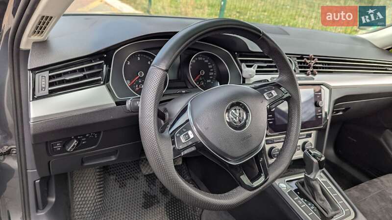 Универсал Volkswagen Passat 2015 в Киеве