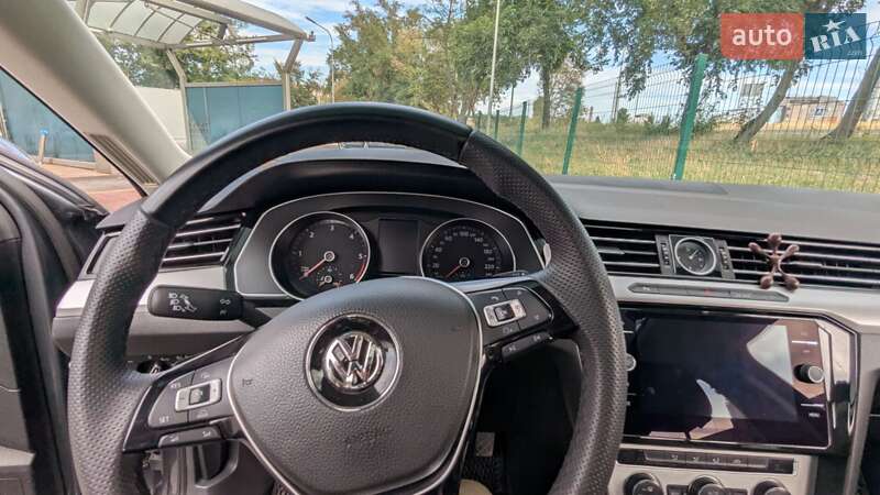 Универсал Volkswagen Passat 2015 в Киеве
