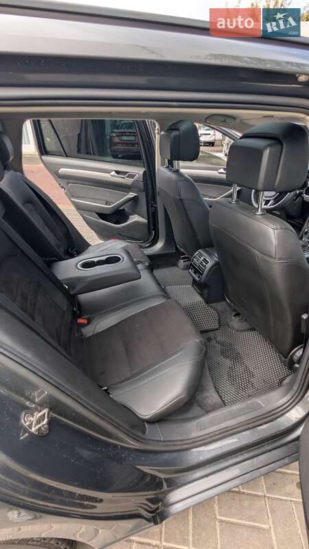 Универсал Volkswagen Passat 2015 в Киеве