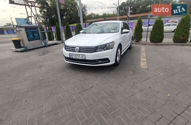 Седан Volkswagen Passat 2016 в Запорожье
