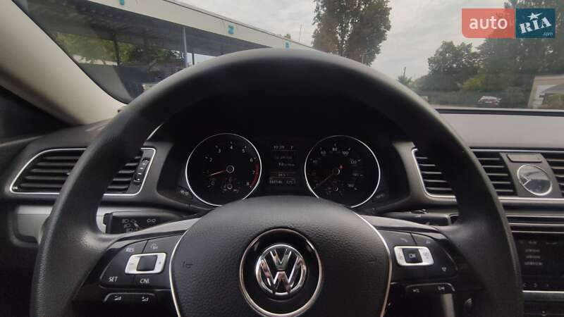 Седан Volkswagen Passat 2016 в Запорожье