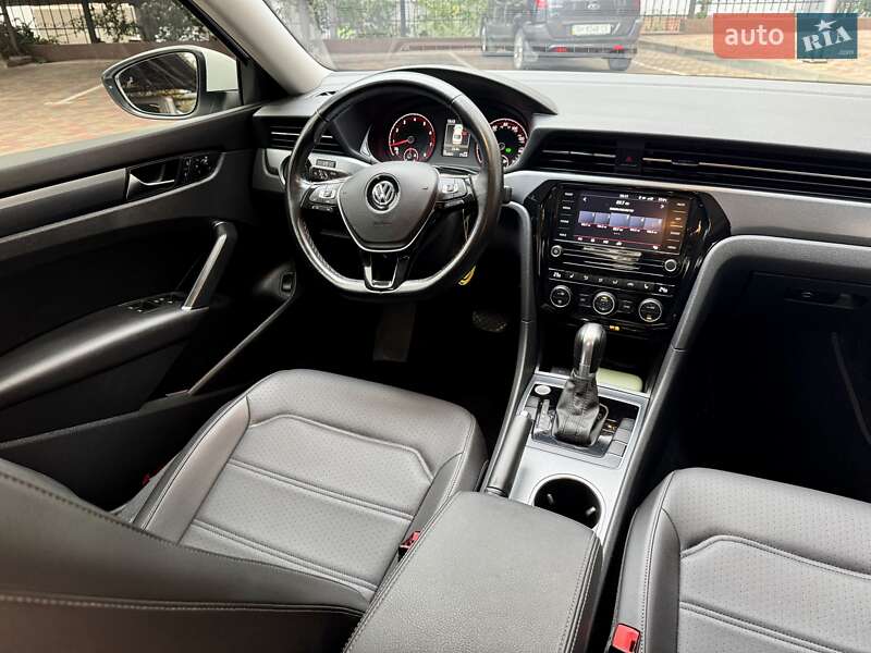 Седан Volkswagen Passat 2020 в Одессе