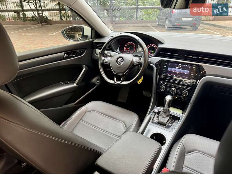 Седан Volkswagen Passat 2020 в Одессе