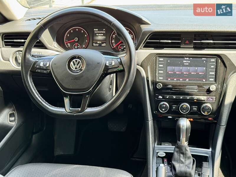 Седан Volkswagen Passat 2020 в Одессе