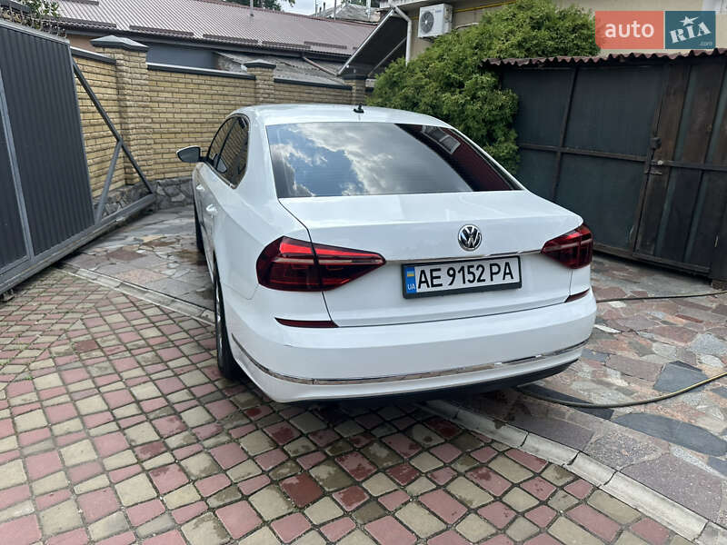 Седан Volkswagen Passat 2016 в Дніпрі