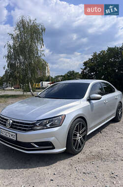 Седан Volkswagen Passat 2016 в Харкові