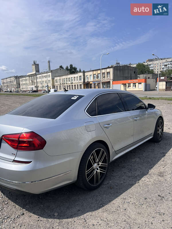 Седан Volkswagen Passat 2016 в Харькове