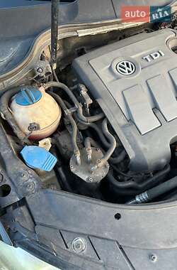 Універсал Volkswagen Passat 2012 в 