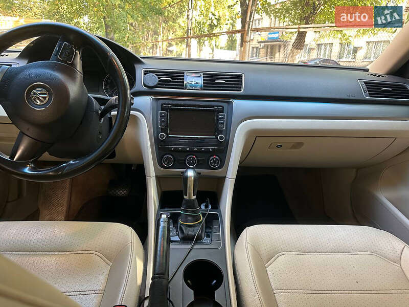 Седан Volkswagen Passat 2015 в Києві