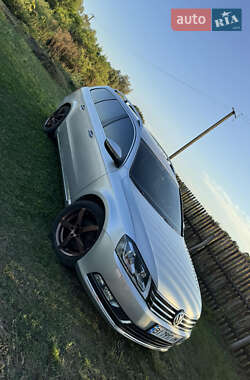 Універсал Volkswagen Passat 2011 в Полтаві