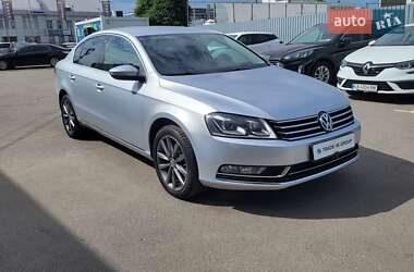 Седан Volkswagen Passat 2014 в Києві